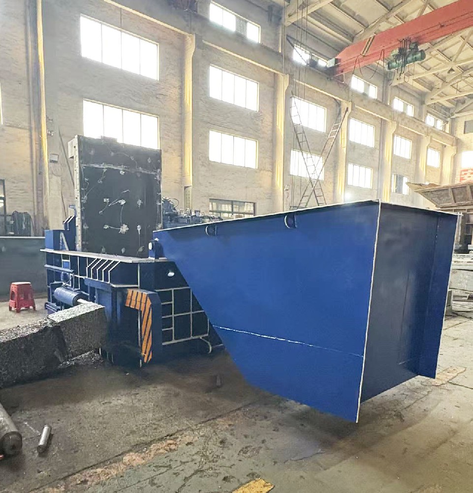 Hydraulic metal strapping machine